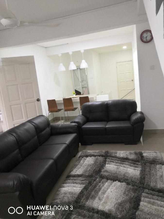 Abah 2 Room Homestay Pasir Gudang Exteriér fotografie