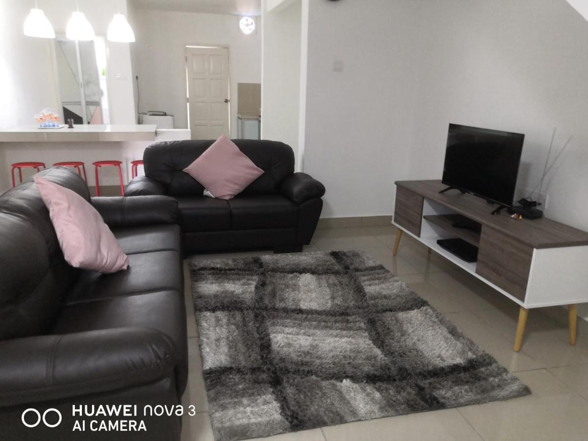 Abah 2 Room Homestay Pasir Gudang Exteriér fotografie