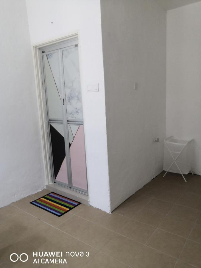 Abah 2 Room Homestay Pasir Gudang Exteriér fotografie